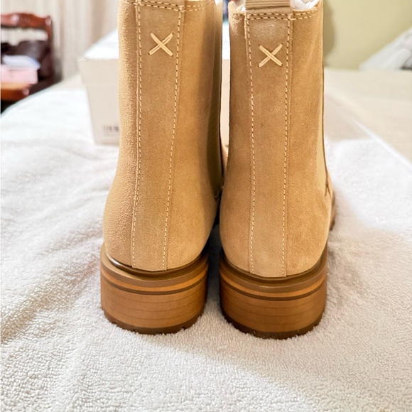 Quince Desert Suede Chelsea Ankle Boots - Picture 5 of 9